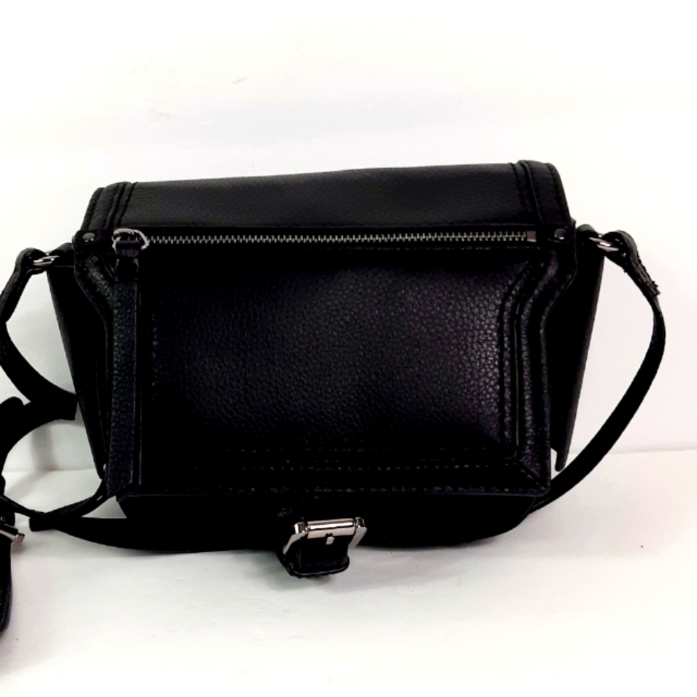 Vince Camuto black pebbled leather shoulders bag